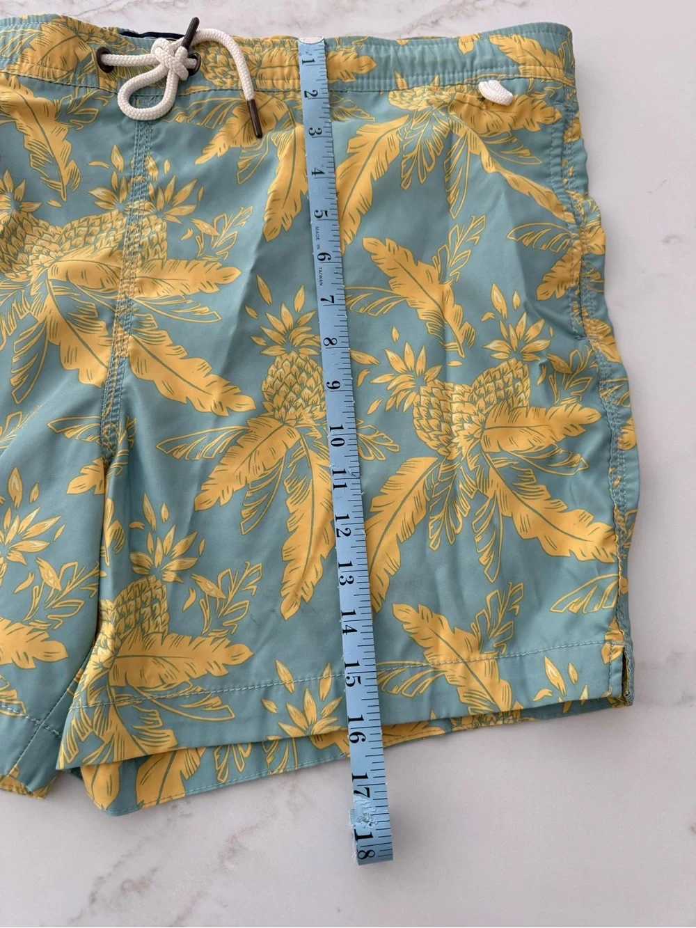 Abercrombie & Fitch Men’s Yellow Pineapple Print Shorts on Teal Size: XL Stretch